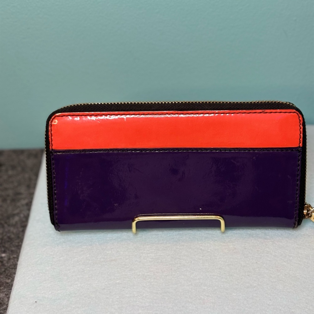 Tahari wallet EUC - Picture 2 of 7